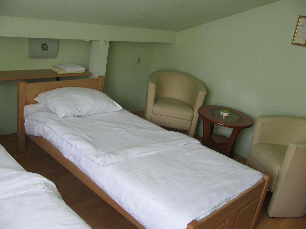 Apartments & Rooms Korzo Σλαβόνσκι Μπροντ Εξωτερικό φωτογραφία