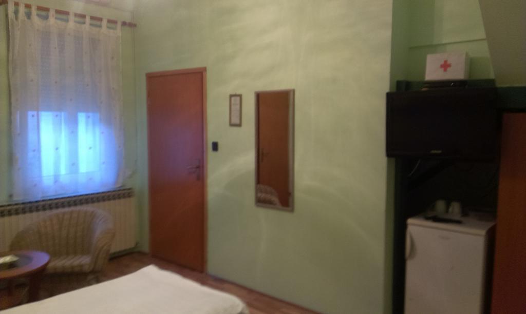Apartments & Rooms Korzo Σλαβόνσκι Μπροντ Δωμάτιο φωτογραφία