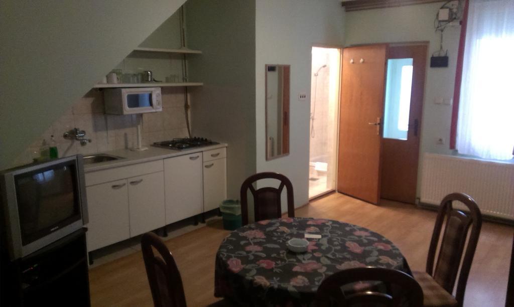Apartments & Rooms Korzo Σλαβόνσκι Μπροντ Δωμάτιο φωτογραφία
