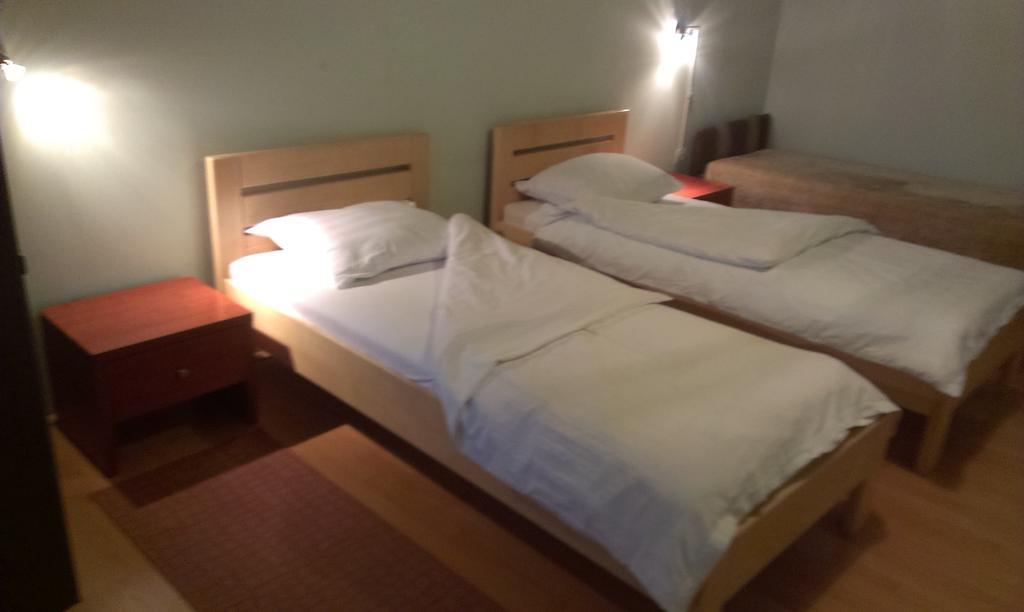Apartments & Rooms Korzo Σλαβόνσκι Μπροντ Δωμάτιο φωτογραφία