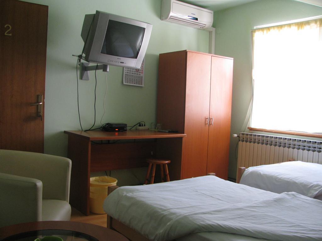 Apartments & Rooms Korzo Σλαβόνσκι Μπροντ Εξωτερικό φωτογραφία