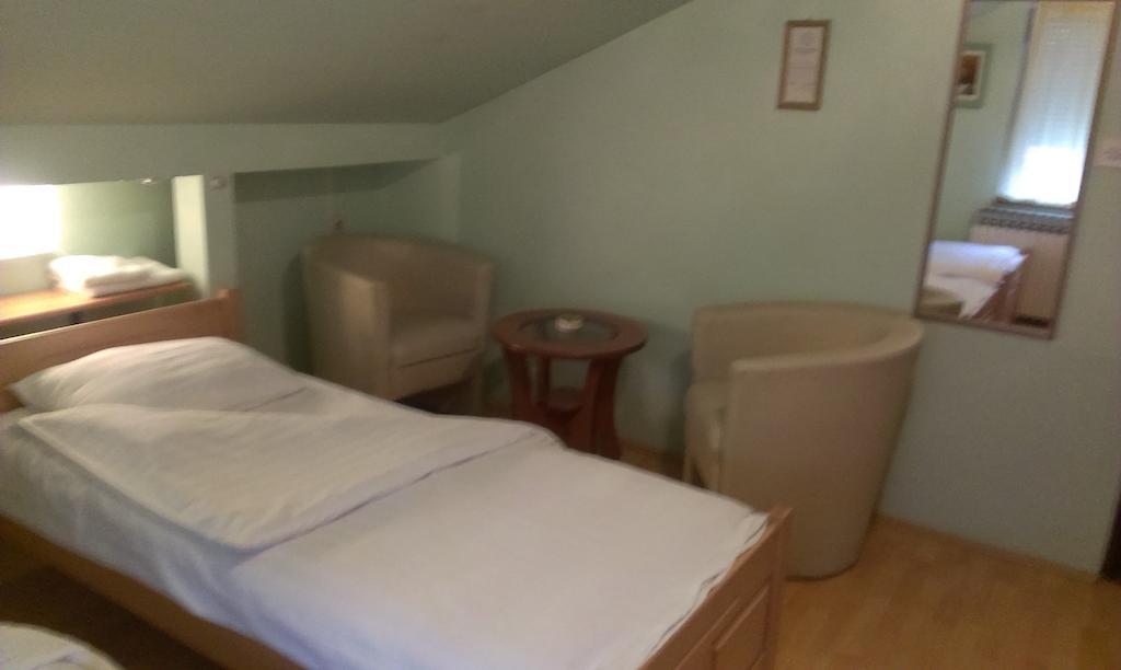 Apartments & Rooms Korzo Σλαβόνσκι Μπροντ Δωμάτιο φωτογραφία