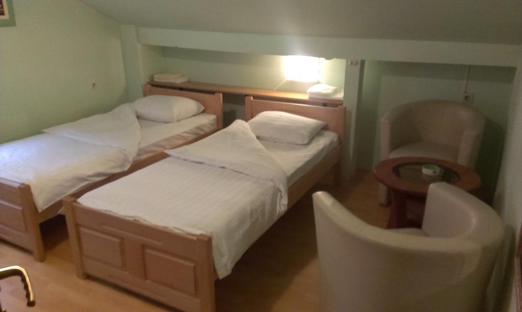 Apartments & Rooms Korzo Σλαβόνσκι Μπροντ Δωμάτιο φωτογραφία
