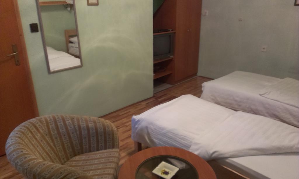 Apartments & Rooms Korzo Σλαβόνσκι Μπροντ Εξωτερικό φωτογραφία