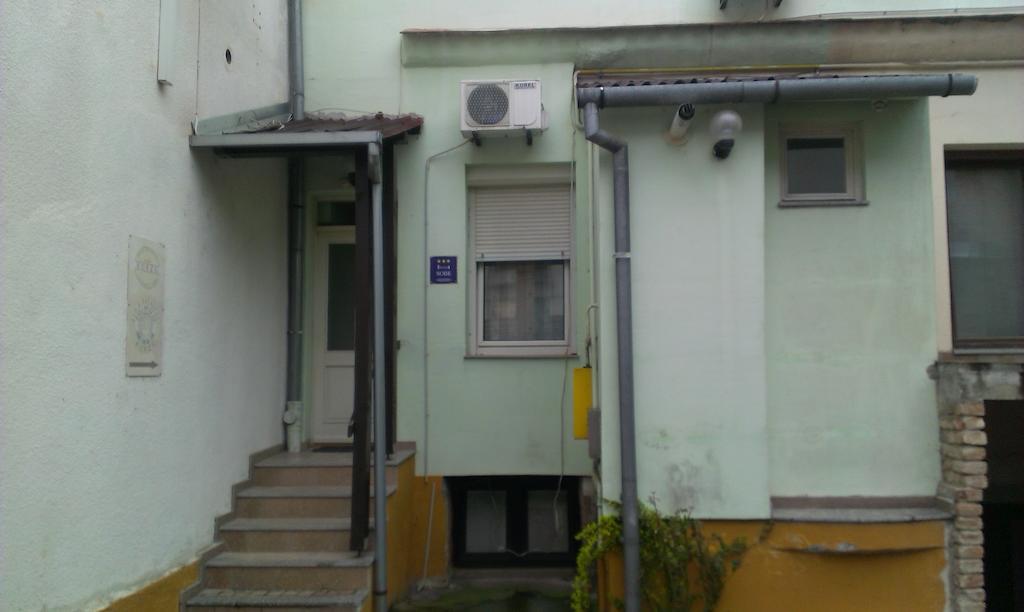 Apartments & Rooms Korzo Σλαβόνσκι Μπροντ Δωμάτιο φωτογραφία
